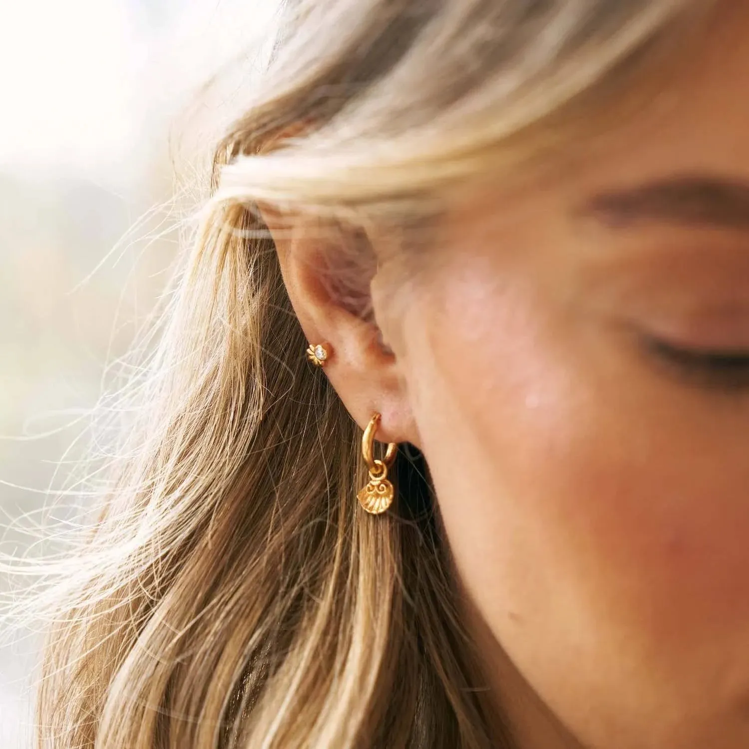 CHLOBO Glistening Flower Bud Stud Earrings
