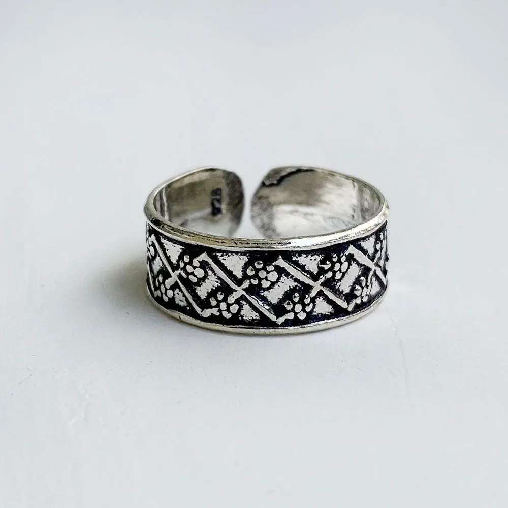 Criss Cross Diamond Silver Toe Ring