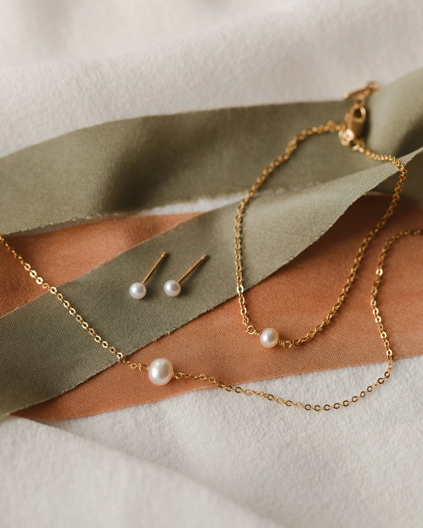 Solid Gold Essential Pearl Set