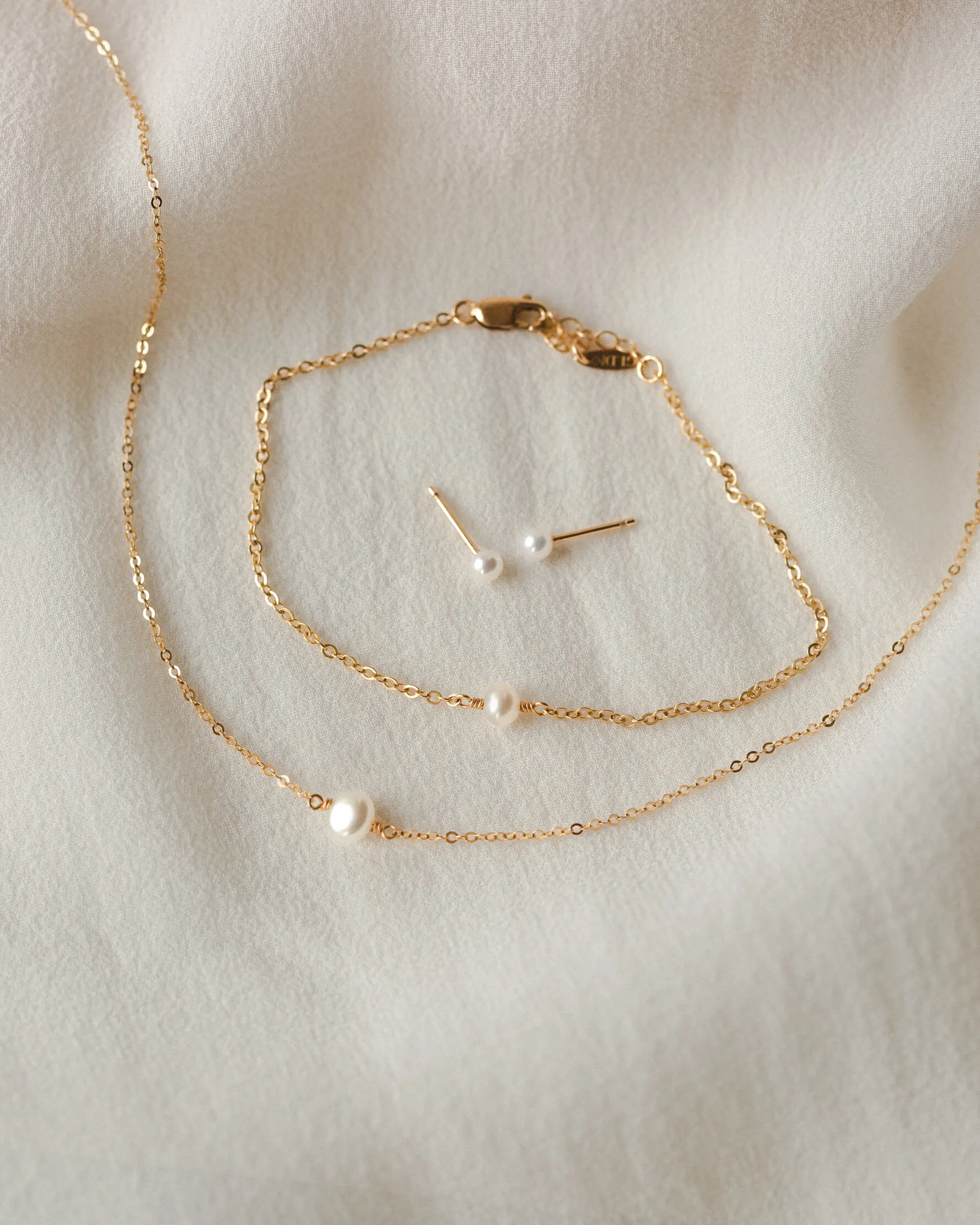 Solid Gold Essential Pearl Set