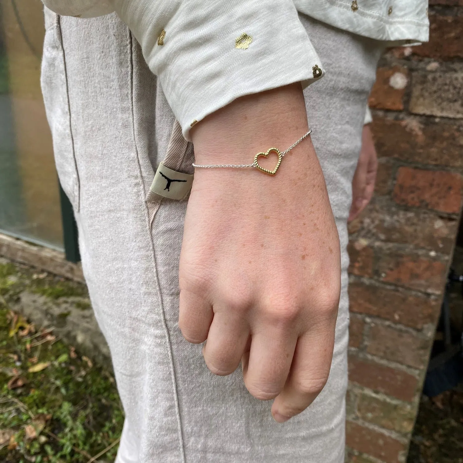 Twisted Heart Bracelet Gold